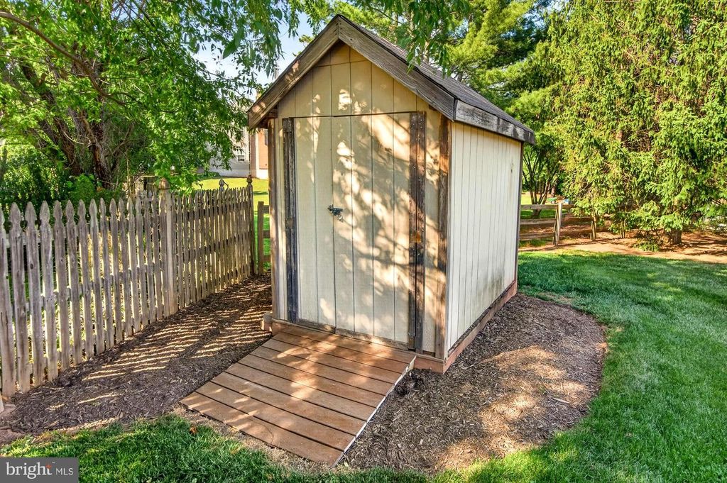 Image 24 of property listing at 19629 SELBY AVE, Poolesville, MD 20837