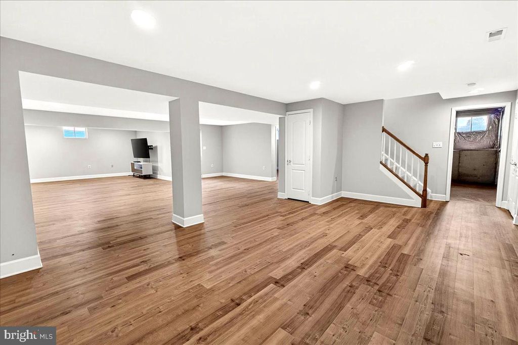 Image 75 of property listing at 19629 SELBY AVE, Poolesville, MD 20837