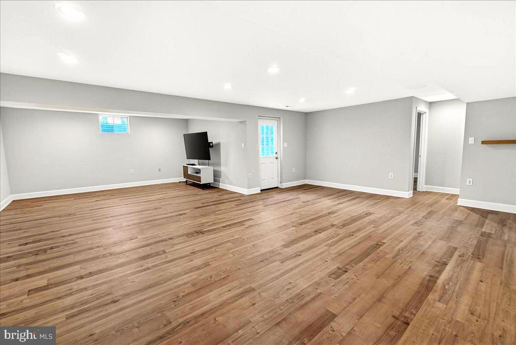 Image 76 of property listing at 19629 SELBY AVE, Poolesville, MD 20837