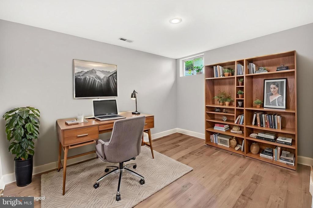 Image 78 of property listing at 19629 SELBY AVE, Poolesville, MD 20837