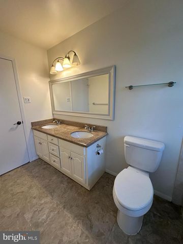 26 NEWPORT LN, Willingboro, NJ 08046