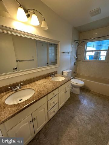 26 NEWPORT LN, Willingboro, NJ 08046