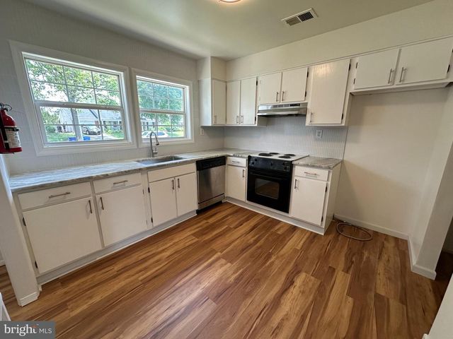 26 NEWPORT LN, Willingboro, NJ 08046