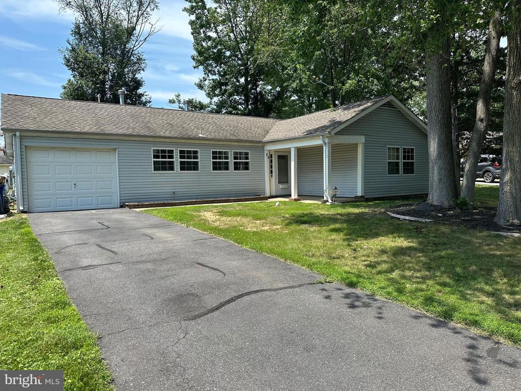 26 NEWPORT LN, Willingboro, NJ 08046