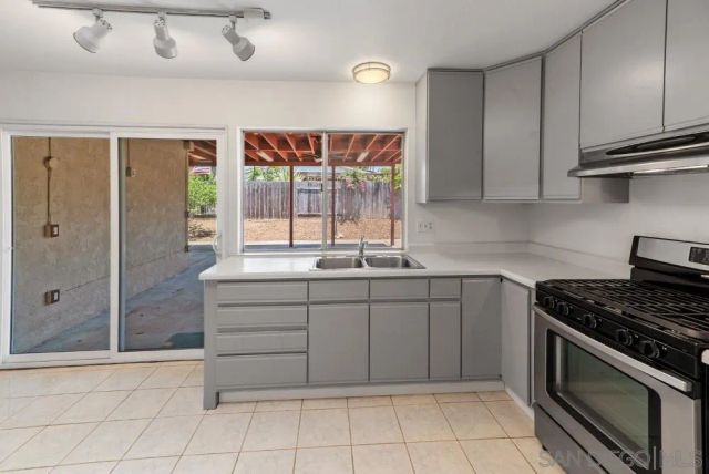 10359 Londonderry Ave, San Diego, CA 92126