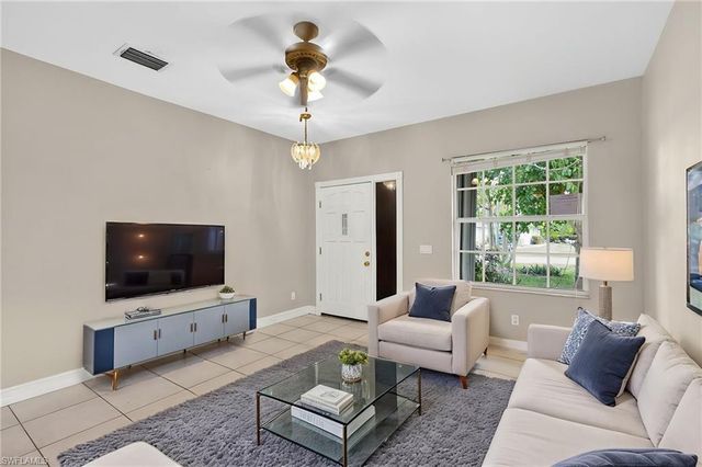 657 109th AVE N, Naples, FL 34108