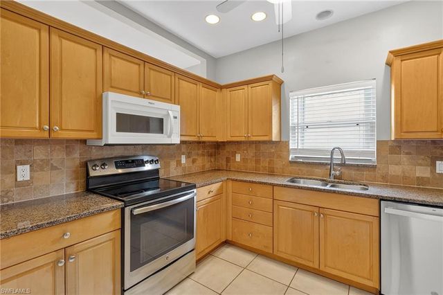 657 109th AVE N, Naples, FL 34108