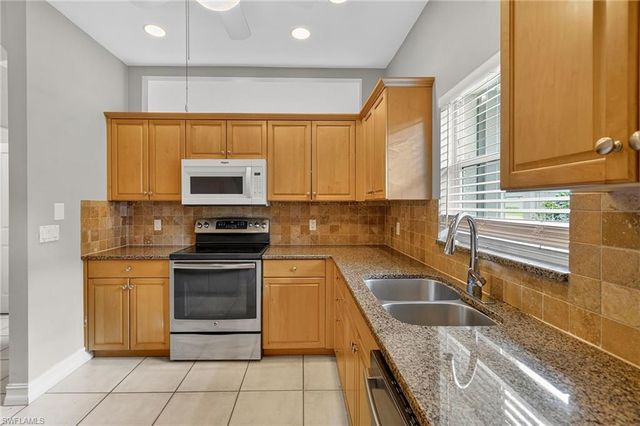 657 109th AVE N, Naples, FL 34108