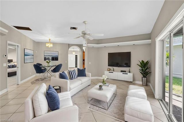 657 109th AVE N, Naples, FL 34108