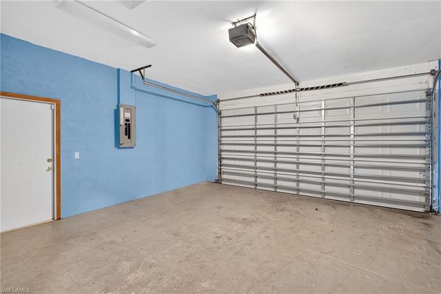 657 109th AVE N, Naples, FL 34108