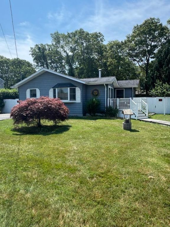 190 Pawnee Avenue, Mastic, NY 11950