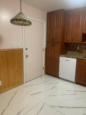 4821 NW 22nd Court NW 100, Lauderhill, FL 33313