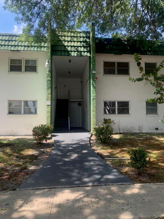 4821 NW 22nd Court NW 100, Lauderhill, FL 33313