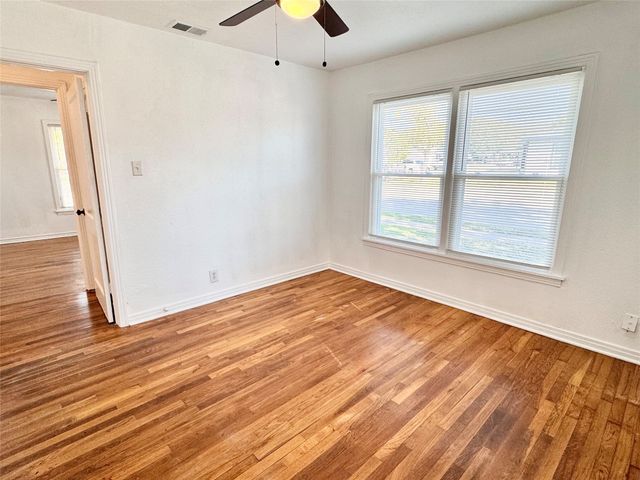 4236 Voncille Street, Haltom City, TX 76117