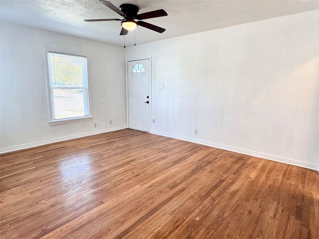 4236 Voncille Street, Haltom City, TX 76117