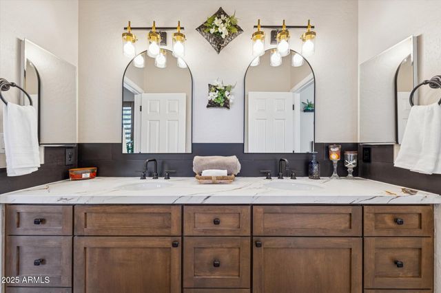 1403 W LEISURE Court, Phoenix, AZ 85086