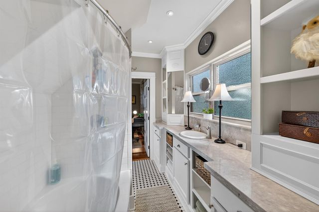 2152 34th St, Sacramento, CA 95817