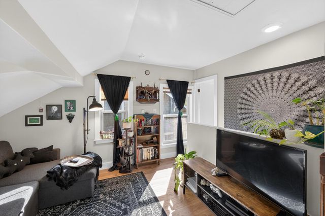 2152 34th St, Sacramento, CA 95817