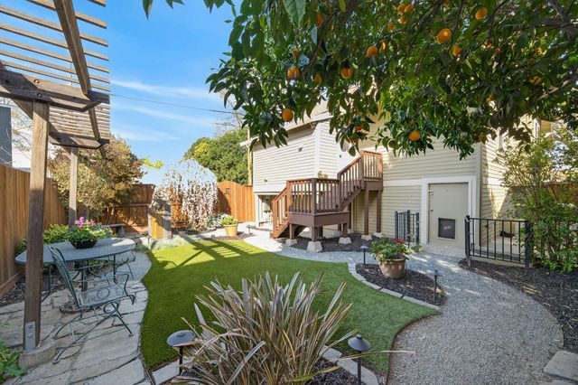 2152 34th St, Sacramento, CA 95817