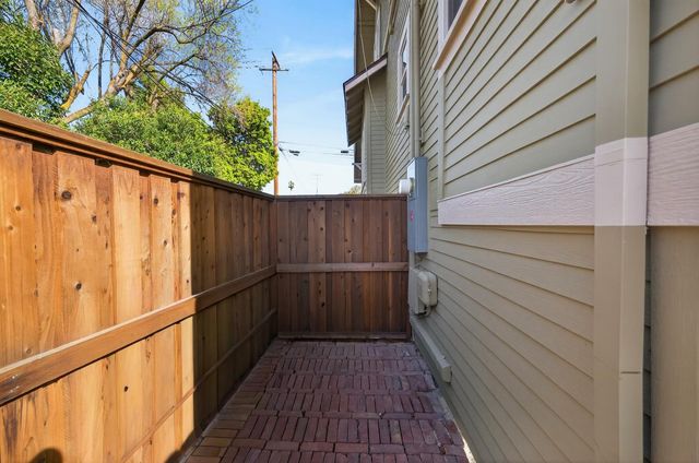 2152 34th St, Sacramento, CA 95817