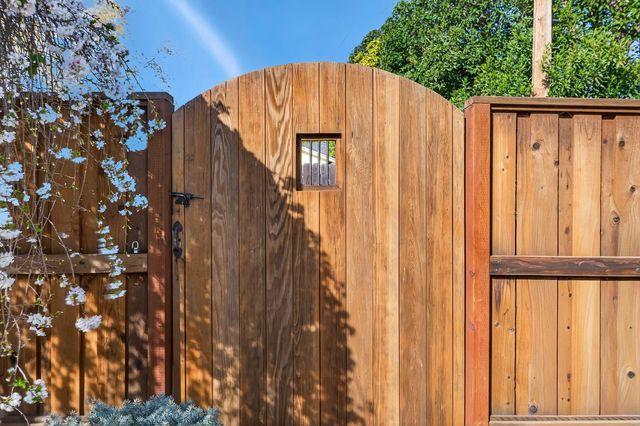 2152 34th St, Sacramento, CA 95817