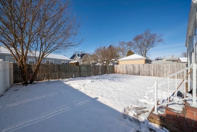 15 Ball St, New Bedford, MA 02745