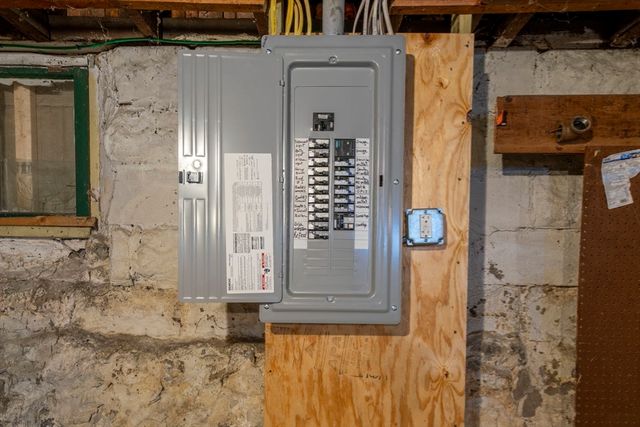 15 Ball St, New Bedford, MA 02745