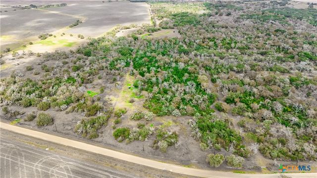 13822 County Road 394, El Campo, TX 77437