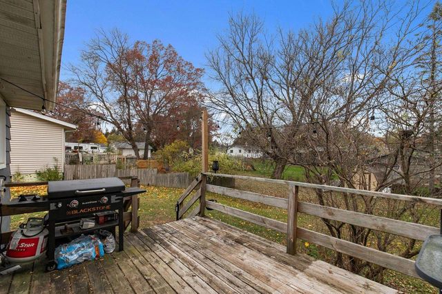 602 NORTH STREET, Waupaca, WI 54981