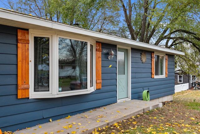 602 NORTH STREET, Waupaca, WI 54981