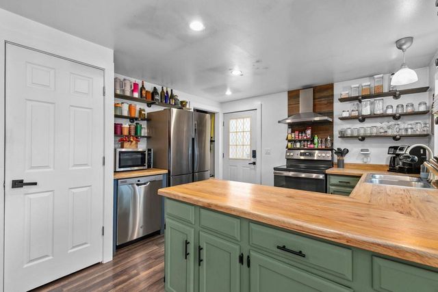 602 NORTH STREET, Waupaca, WI 54981