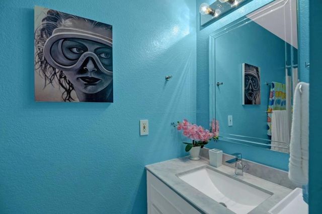680 N Ashurst Court 100, Palm Springs, CA 92262