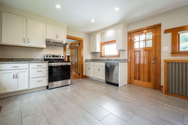 41 Dean Ave, Franklin, MA 02038