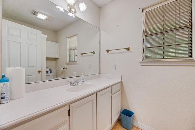 918 Prairie Avenue, Cleburne, TX 76033