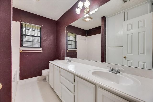 918 Prairie Avenue, Cleburne, TX 76033