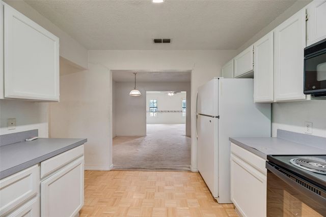 918 Prairie Avenue, Cleburne, TX 76033