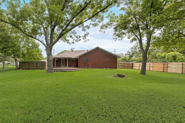 918 Prairie Avenue, Cleburne, TX 76033