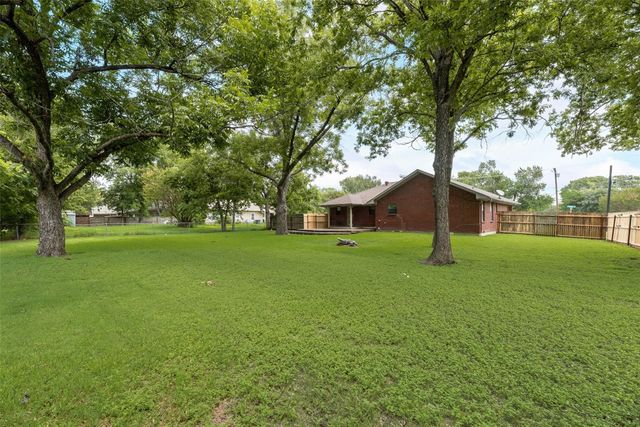 918 Prairie Avenue, Cleburne, TX 76033
