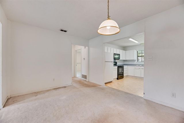 918 Prairie Avenue, Cleburne, TX 76033