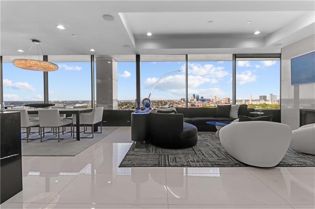 700 W 31st Street 702, Kansas City, MO 64108