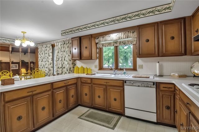 31 Shadow Wood Drive, Amherst, NY 14051