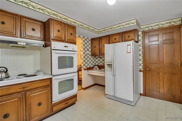 31 Shadow Wood Drive, Amherst, NY 14051