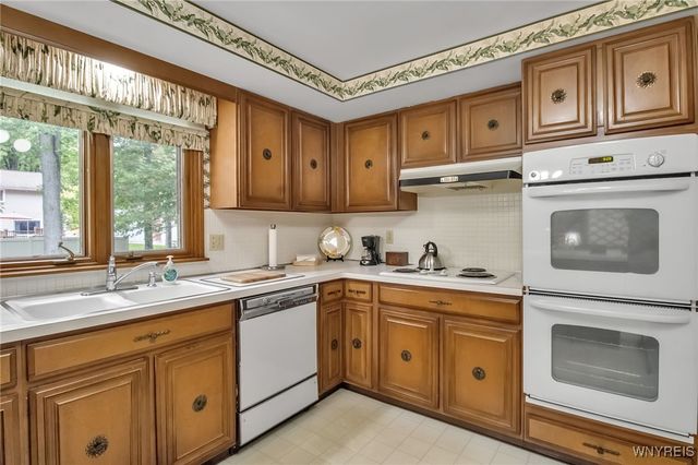 31 Shadow Wood Drive, Amherst, NY 14051