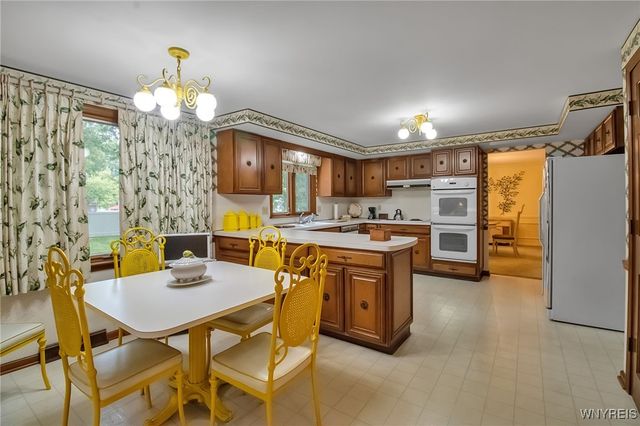 31 Shadow Wood Drive, Amherst, NY 14051