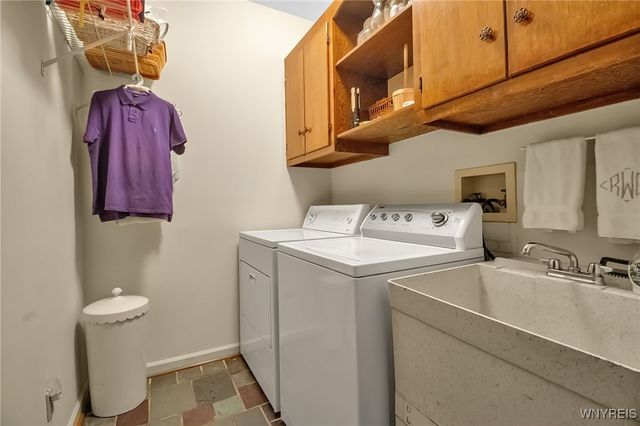 31 Shadow Wood Drive, Amherst, NY 14051