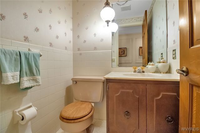 31 Shadow Wood Drive, Amherst, NY 14051