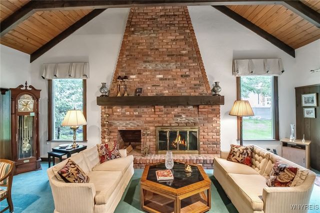 31 Shadow Wood Drive, Amherst, NY 14051