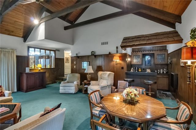 31 Shadow Wood Drive, Amherst, NY 14051