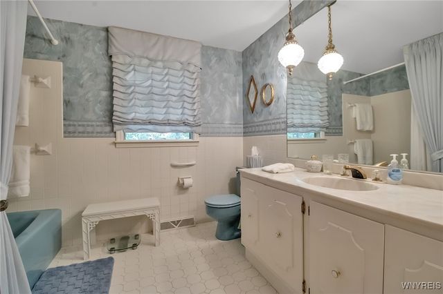 31 Shadow Wood Drive, Amherst, NY 14051