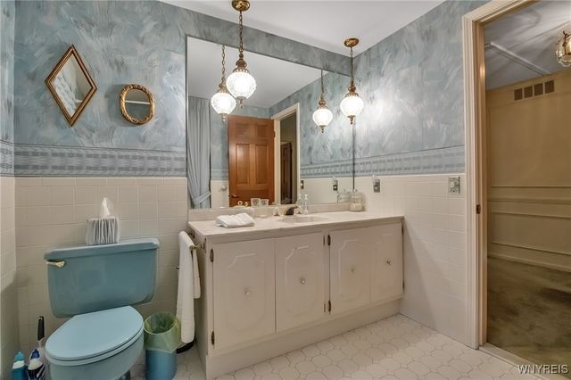 31 Shadow Wood Drive, Amherst, NY 14051